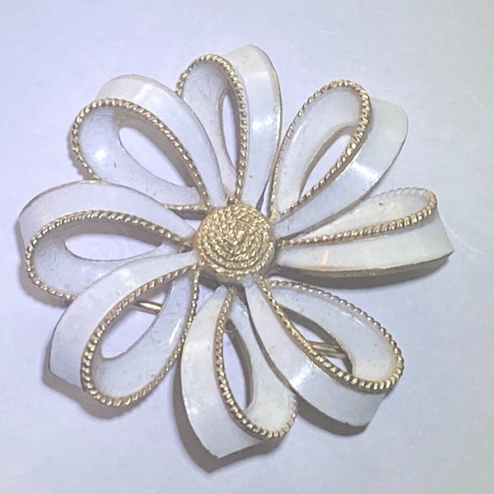 Vintage Trifari white and Gold Enamel Flower Brooch